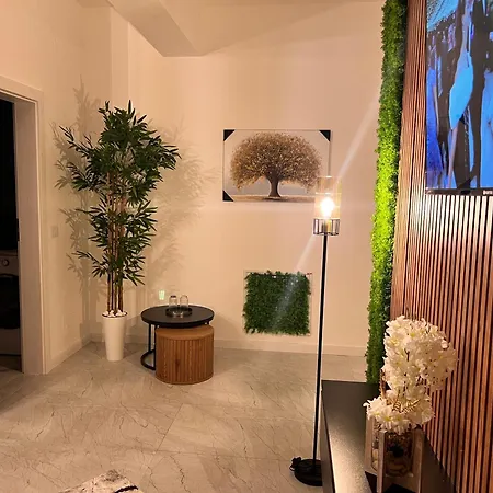 Garsoniera De Lux شقة *